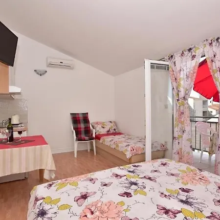 With Parking Space - 24785 Apartman
