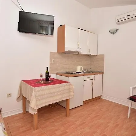 Appartamento With Parking Space - 24785 Makarska