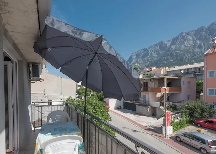 Апартаменти With Parking Space - 24785 *