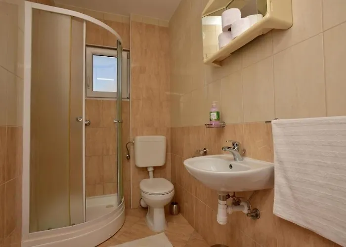 Апартаменти With Parking Space - 24785 *