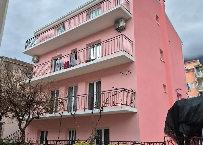 Апартаменти With Parking Space - 24785